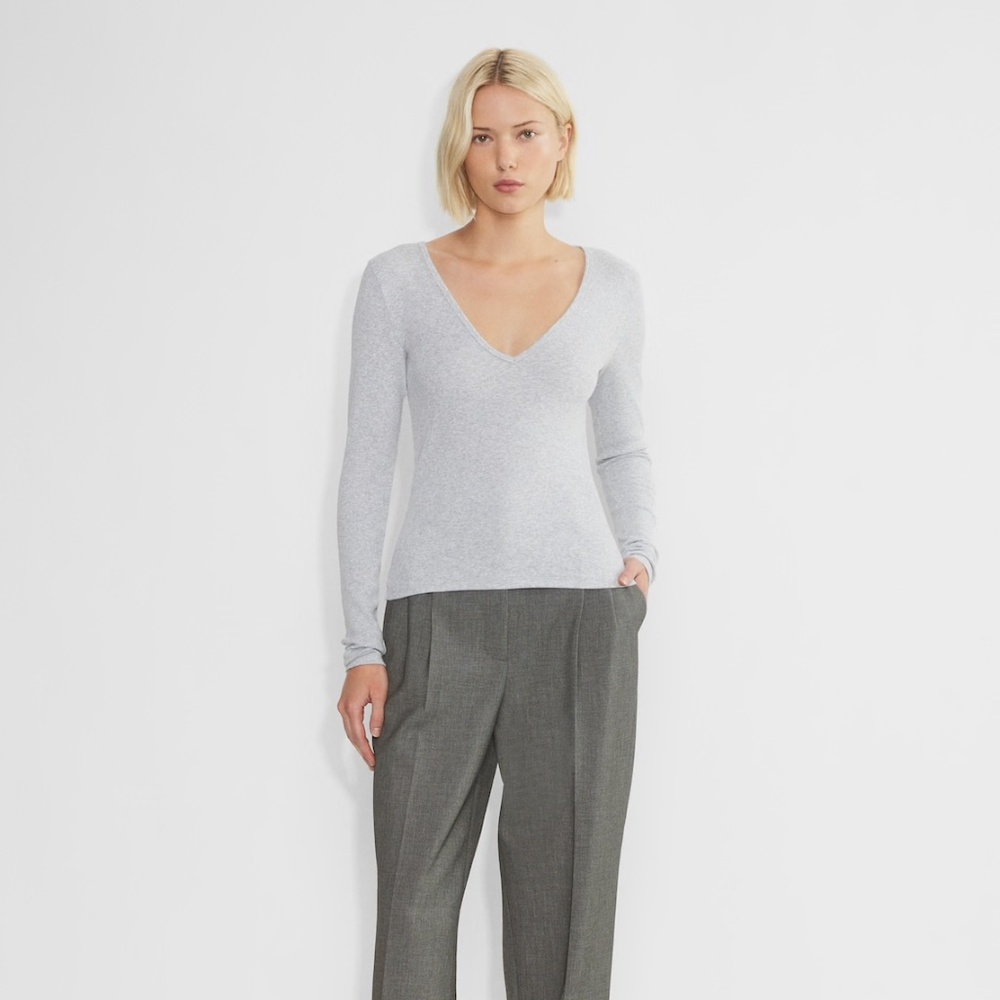 ISO Aritzia TNA HomeStretch V-Neck Longsleeve in Heather Chrome Grey NWT Large